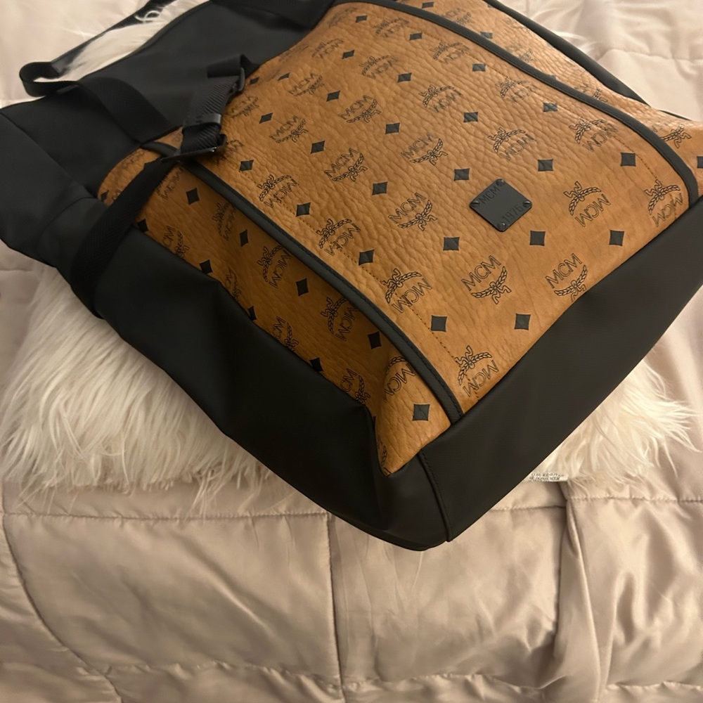 Authentic MCM Large Shopper - Picture 2 of 11